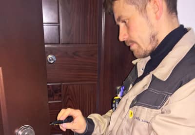 Врезать замок